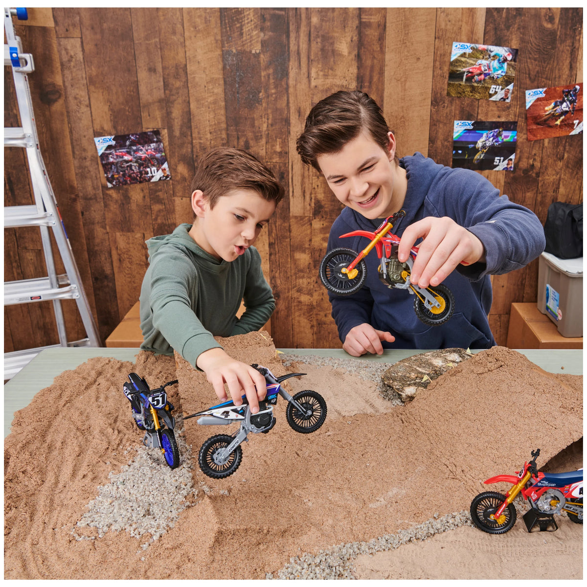 Supercross; Authentic Justin Brayton 1:10 Scale Collector Die-Cast Motorcycle Replica with Display Stand